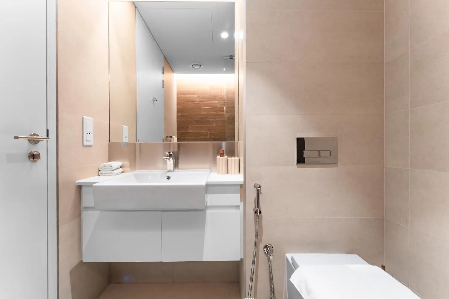 Most Beautiful 3 Bedroom Apt In Bluewaters Island, Dubai